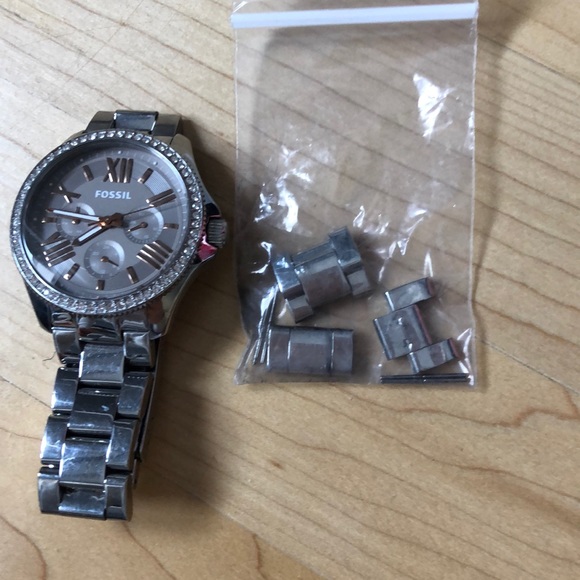 Silver and rose gold Fossil watch - Picture 5 of 6